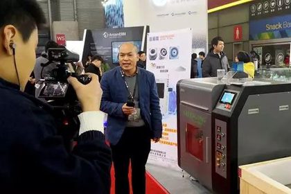 亘易隆3D金属事业部总经理谭建儒接受媒体采访